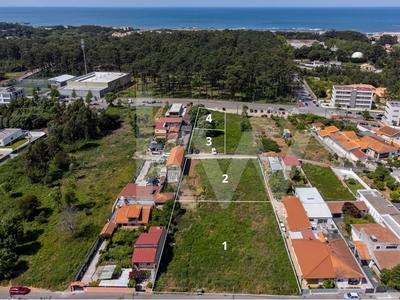 Lotes para construção de moradias em Frente ao Parque de Campismo da Madalena a 1km da Praia