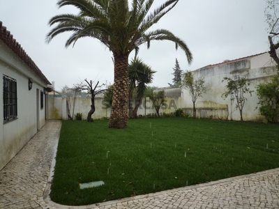 Moradia T4+1 Duplex para arrendamento em Cascais e Estoril