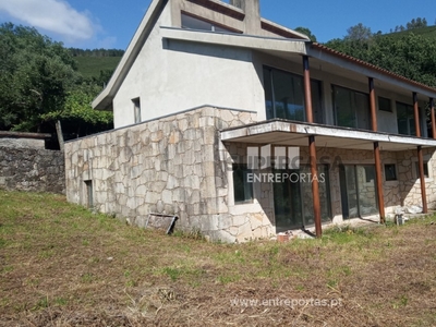 Casa Rústica T5 Duplex à venda em Bárrio e Cepões