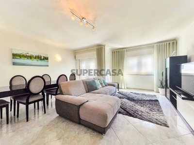 Apartamento T3 à venda na Rua do Moinho, Rio de Mouro (2635-045)