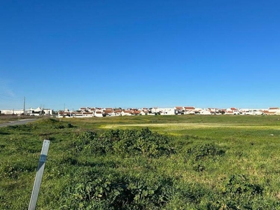 Vende-se Terreno com 2,45 ha, inserido numa área abrangida pelo Plano de Urbanização de Évora.