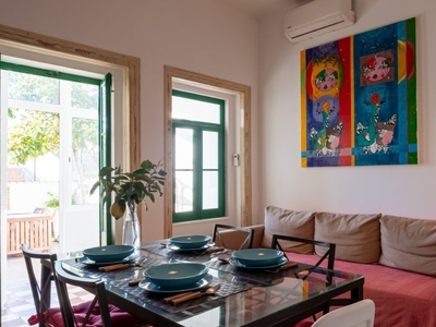 Apartamento artístico de 2 quartos para alugar em Graça, Lisboa