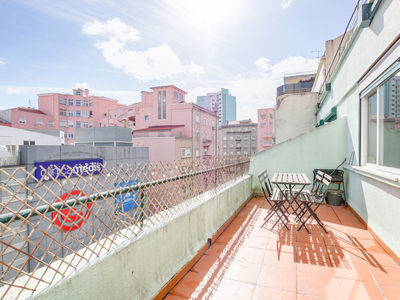 Apartamento T2 à venda na Rua Oliveira Martins, Areeiro