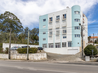 Loja de Comércio, com possibilidade de transformar em dois apartamentos (já deliberado pelo condomínio)