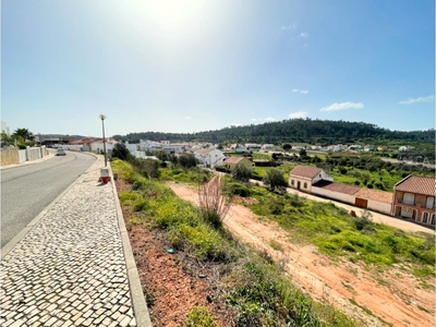 Lote de terreno destinado a construção, com 815m² situado em São Bartolomeu de Messines