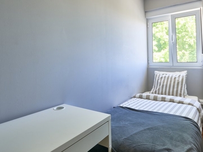 Aluga-se quarto em apartamento de 6 quartos em Marvila, Lisboa