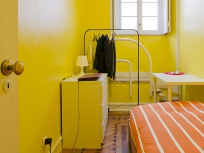 Aluga-se quarto em apartamento de 6 quartos na Graça, Lisboa