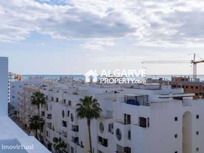 Apartamento T1 no Último Andar com Vista Mar em Quarteira, Algarve