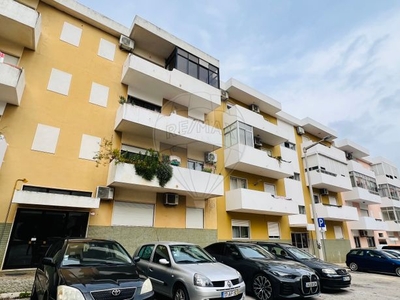 Apartamento T3 à venda em Faro (Sé e São Pedro), Faro