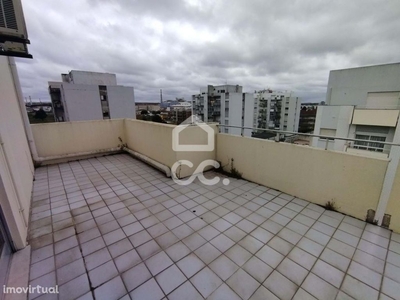 Apartamento Tipo T-2 em zona central.