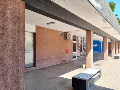 Duas lojas unificadas com 205 m2 no centro de Ribeirão, Vila Nova de Famalicão
