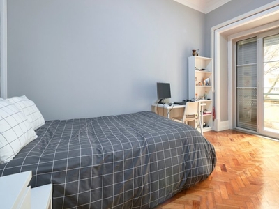 Quarto para alugar em apartamento de 11 quartos em Lisboa