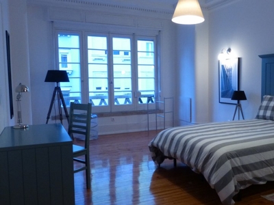 Quarto em apartamento com 6 quartos nas Avenidas Novas, Lisboa