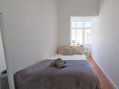 Quartos para alugar em apartamento de 9 quartos no Areeiro, Lisboa