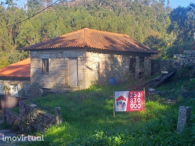 Moradia para restauro (antigo moinho) em Valinhas, Monte Córdova
