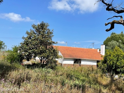 Condomínio com Piscina - Visite nos - a 5 mnts a pé do ce...