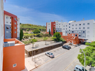 Apartamento T2 na Serra de Carnaxide, Venteira, Amadora