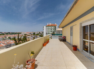 Apartamento T3 Queluz com Terraço panorâmico em Venda