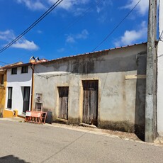 Casa de pedra para restaurar com logradouro fechado- Carvalhal da Azoia - Soure