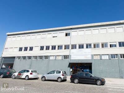 Armazém na Zona Industrial do Porto