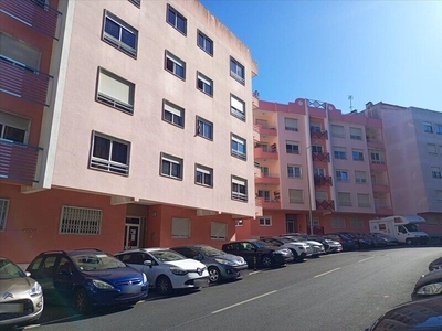 Apartamento T2 na Rua Ribeiro Sanches, Monte Abraão, Sintra