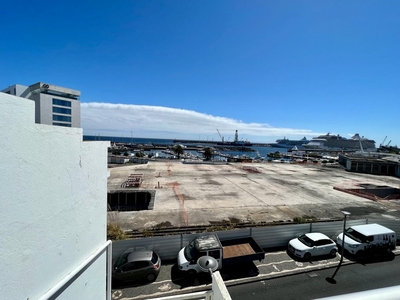 Conjunto de 3 apartamentos junto ao mar no seio de Ponta Delgada