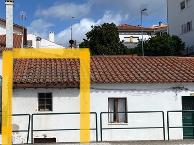Moradia para remodelação no centro de Vila Velha de Ródão