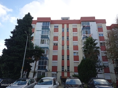 Apartamento T1, remodelado, em Monte Abraão - Queluz.