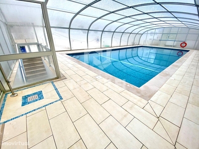 Apartamento T2 c/ piscina sito no condomínio Janelas do Mar.