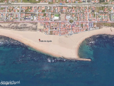 Moradia na Praia da Aguda – 1ª Linha do Mar – Condomínio com Piscina