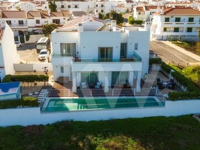 Moradia T4 | Arquitectura moderna | Piscina | Altura | a 700 metros da Praia |Algarve