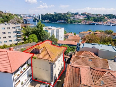 Moradia T7 à venda em Lordelo do Ouro e Massarelos, Porto