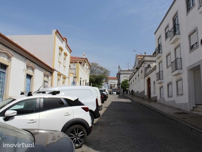 Apartamento T1 com varanda e estacionamento em Lisboa