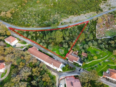 Villa T3 à venda em Alvados e Alcaria
