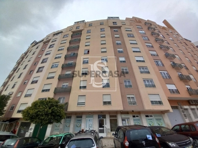Apartamento T2 à venda em Rio de Mouro