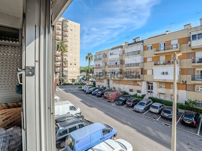 Apartamento T3 à venda em Póvoa de Santo Adrião e Olival Basto