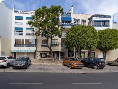 Apartamento T3 para arrendamento em Charneca de Caparica e Sobreda