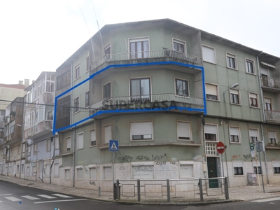 Apartamento T3 para arrendamento em Praça Dom Afonso V