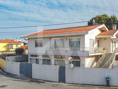 Moradia isolada em Arrifana (Santa Maria da Feira). Localização privilegiada e com vista para a ria!