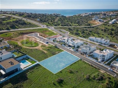 Vende-Se | Lote De Terreno Para Construção Em Localização Privilegiada Perto À Praia De Porto De Mós