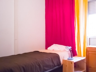 Quartos para alugar em apartamento de 3 quartos em Arroios, Lisboa