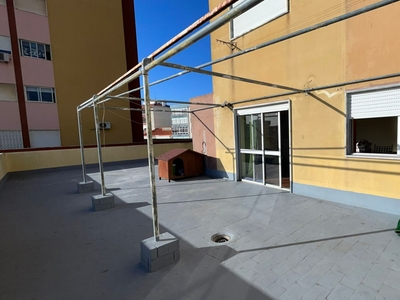 Apartamento T1 com terraço na Amora - Disfrute de conforto e praticidade em um lugar único!