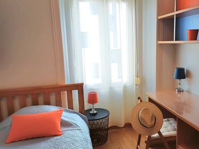 Quarto para alugar em apartamento de 5 quartos em Arroios, Lisboa