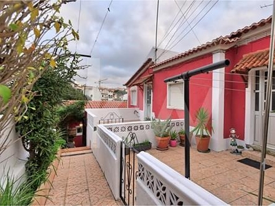 Plot consisting of 3 houses for living/investment, in Alto da Castelhana, Cascais
