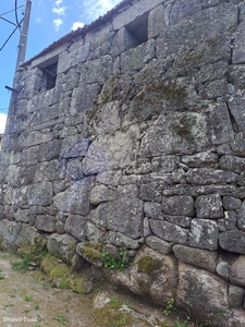 Venda Casa para restauro na freguesia Mamouros, concelho de Castro D