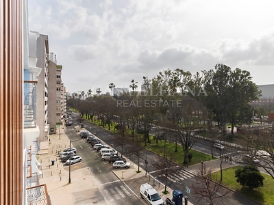 Apartamento T3 com estacionamento no Campo Grande