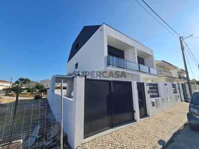 Moradia Geminada T3 Duplex à venda na Rua Cidade de Olivença