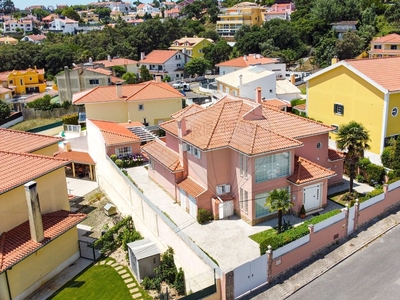 Moradia T4 de luxo à venda em Rio de Mouro, Sintra