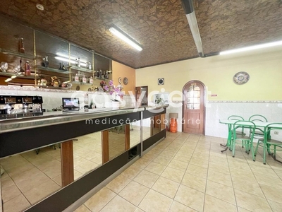 Café/ Restaurante pronto a funcionar, localizado na zona de Palmela