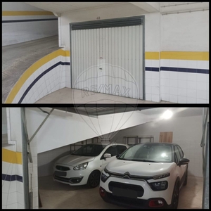 Estacionamento para comprar em Almada, Portugal